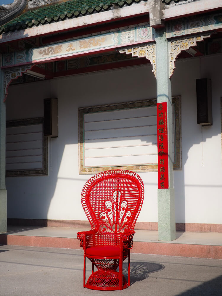 เก้าอี้หวายแท้ PISAMAI รุ่น PRINCESS CHAIR เก้าอี้นางงาม ขนาด 75*55*150 ซม. สีแดง